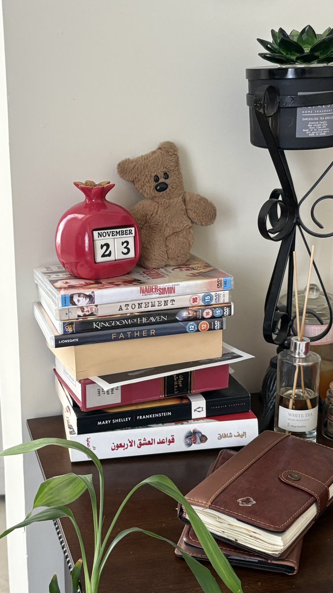 loeysmiffy's tweet image. i need to add more stuff to make this corner loved