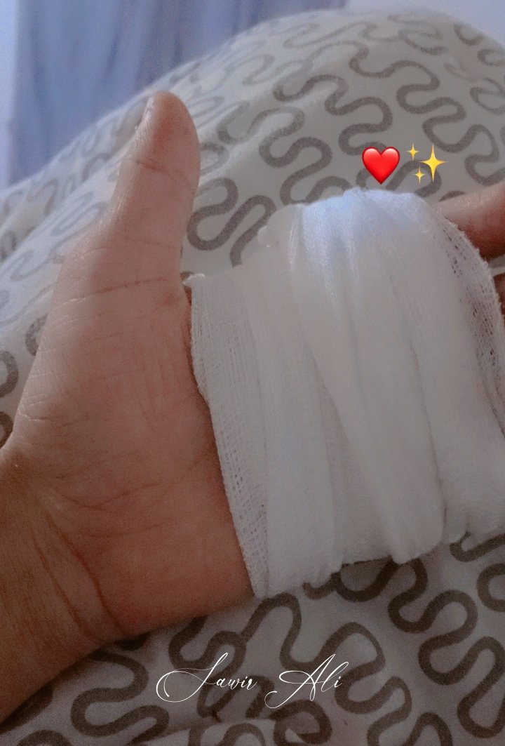 ہم نشیں اک تیرے نہ ہونے سے 🤕
 بڑی مشکل سے دن گزررہے ہیں 💔

ЅᎯᏇℐℛ Ꭿℒℐ
        #اردو_زبان