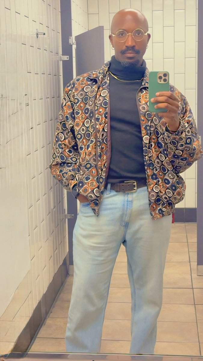 LuvBudee's tweet photo. …Do I qualify? 🥸 https://t.co/Esoe0vpD74