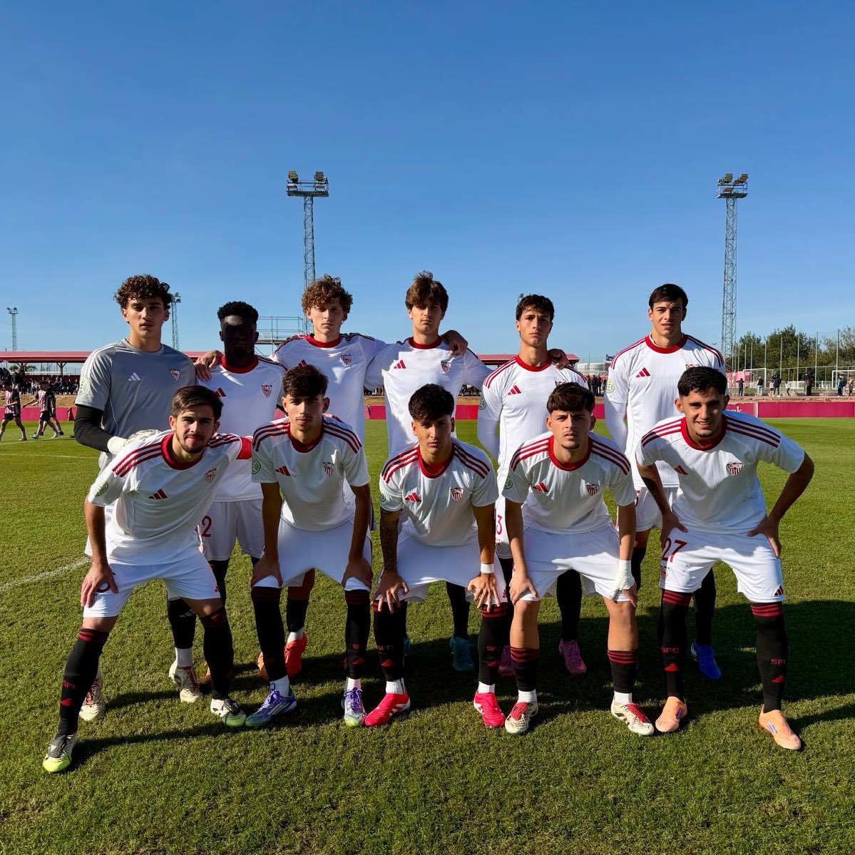 CanteraSFC's tweet photo. FINAL | Gran victoria para el segundo filial en un partido muy completo:

#SevillaFCC 3-1 @bollulloscf1933 

⚽ Bakary (pen.), Manuel Ángel y Dimas. 💪🏻

#CanteraSevillaFC https://t.co/IYYBYdxy63