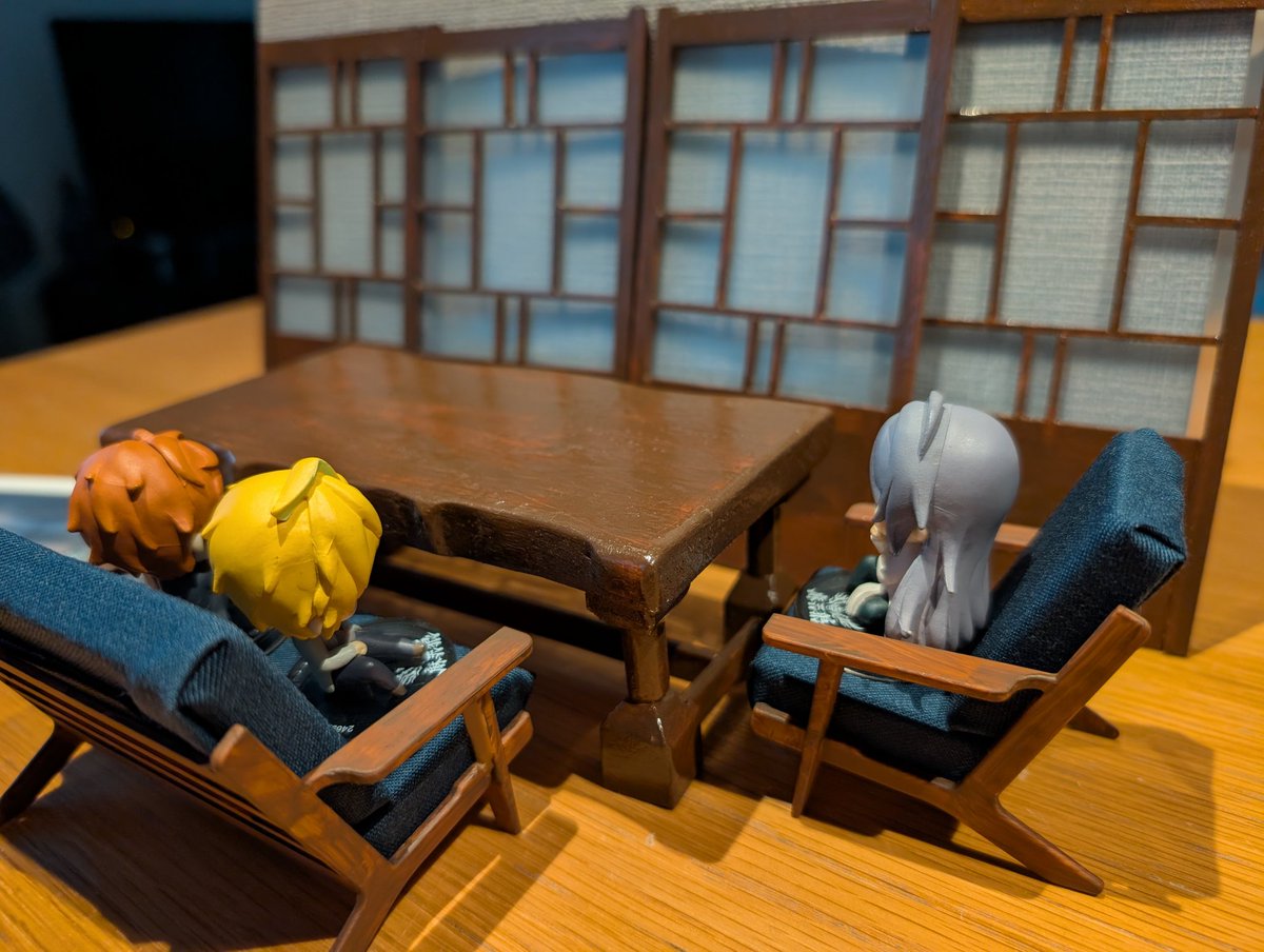 UV4ywqczen80874's tweet image. とりあえず、ソファもできました😊
２人も来てくれました〜
シックで素敵なお家ですね!