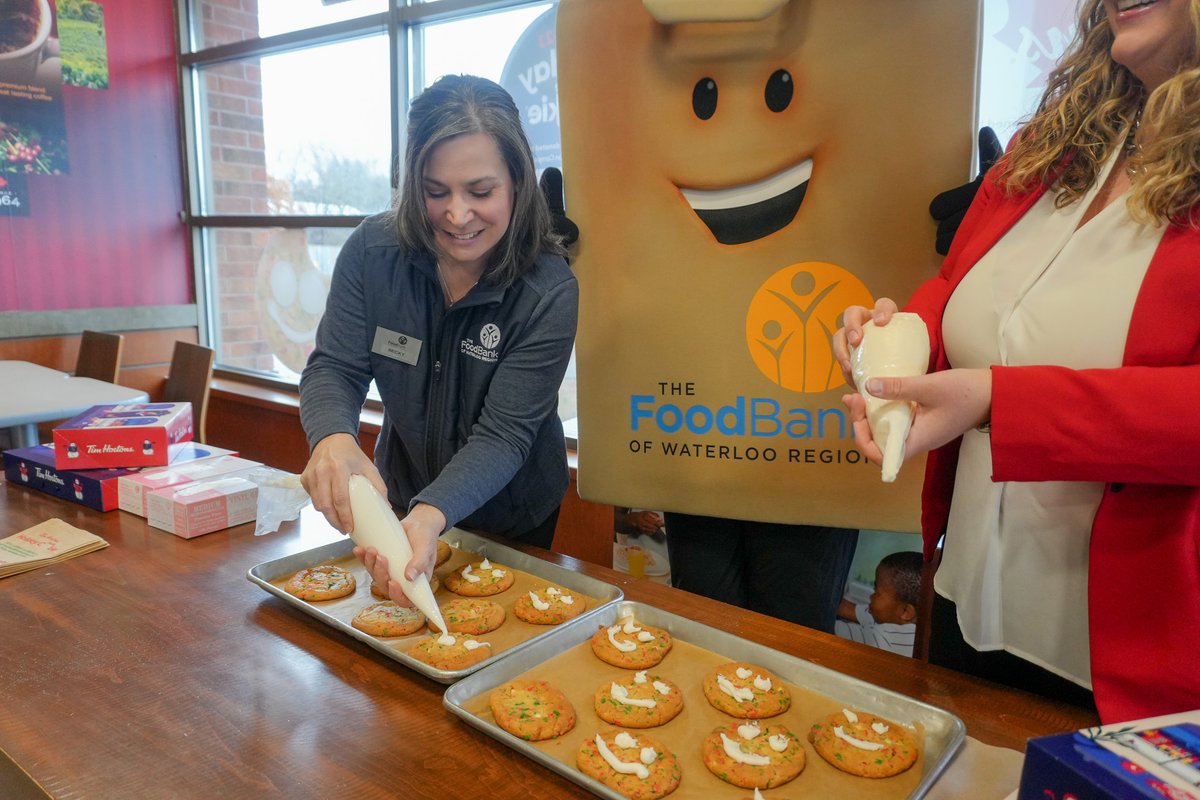FoodBankWatReg's tweet image. Today is your last chance to get a Tim Hortons Holiday Smile Cookie! 🍪 Pick up one (or two!) at any Kitchener-Waterloo Tim Hortons, and 100% of the proceeds will support The Food Bank and Tim Hortons Foundation Camps. 

#HolidaySmileCookie #WaterlooRegion #TimHortons