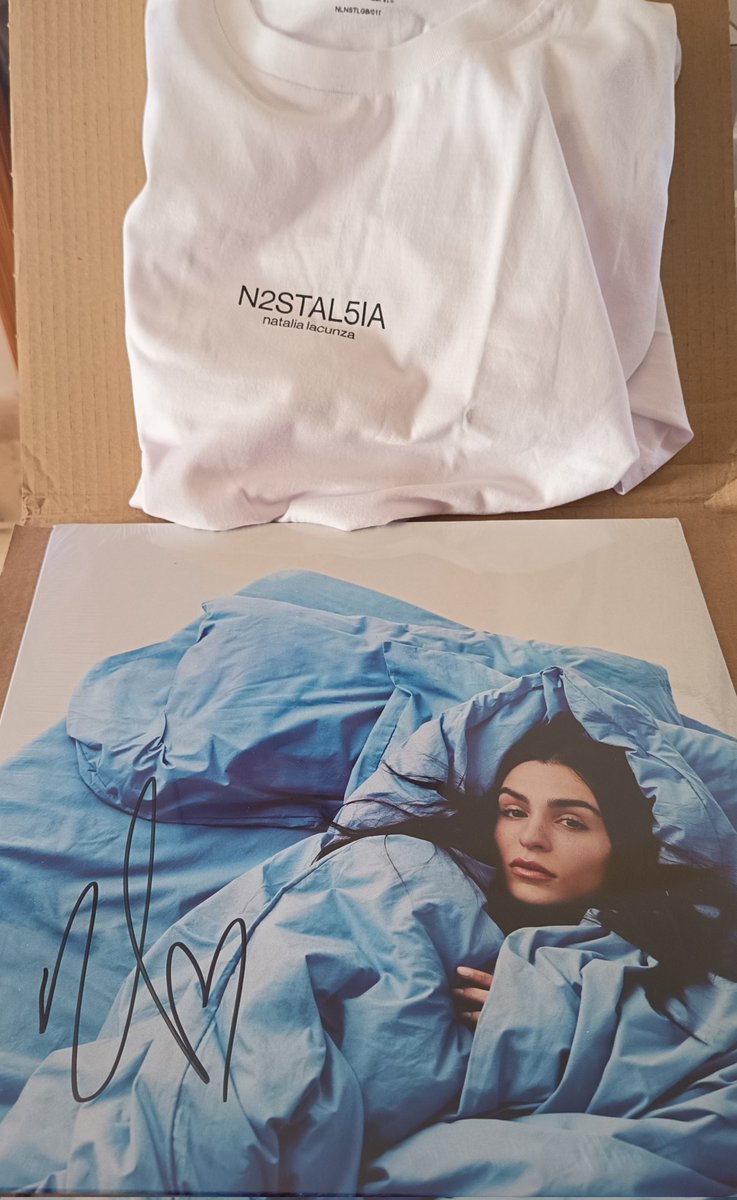 YEMAR81's tweet photo. Ya me llegó ésta maravilla😍 gracias @natalialacunza por el cariño y trabajazo puesto en este disco,siento q tengo una parte de ti,te veo en Sevilla 👏🏻👏🏻😘😘 #N2STAL5IA https://t.co/Q68t6COOMa