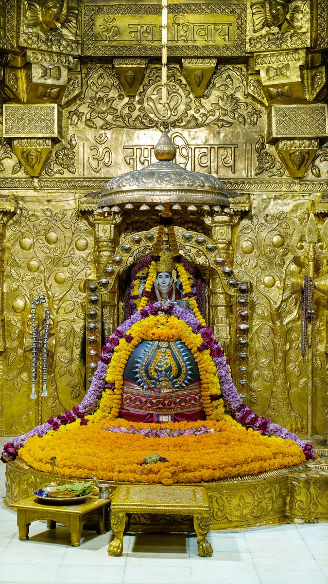 Somnath_Temple's tweet image. श्री सोमनाथ महादेव मंदिर,
प्रथम ज्योतिर्लिंग - गुजरात (सौराष्ट्र)
दिनांकः 23 नवम्बर  2025, मार्गशीर्ष शुक्ल तृतीया - रविवार
सायं श्रृंगार
11256403

#somnath #mahadev #shivji
#bhakti #somnathlivedarshan #somnathtemple