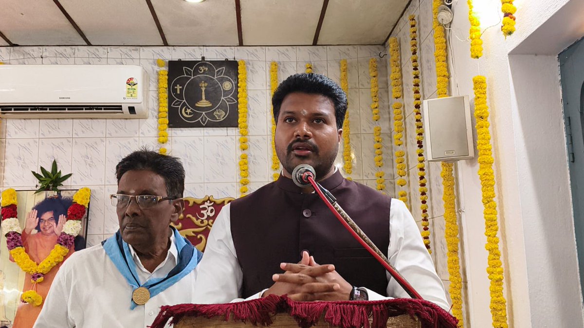 అమలాపురం మహిపాల్ వీధి సత్యసాయి సేవా మందిరంలో శత జయంతి ఉత్సవాలు ఘనంగా నిర్వహణ ముఖ్య అతిథిగా పాల్గొన్న జిల్లా కలెక్టర్ డా .ఆర్. మహేష్ కుమార్  
వేద పండితుల మంత్రోచ్ఛారణలతో కార్యక్రమానికి ప్రారంభం
శత జయంతి ఉత్సవాలను రాష్ట్ర పండుగగా ప్రభుత్వం అధికారికంగా ప్రకటన
ప్రభుత్వ కార్యాలయాల్లో