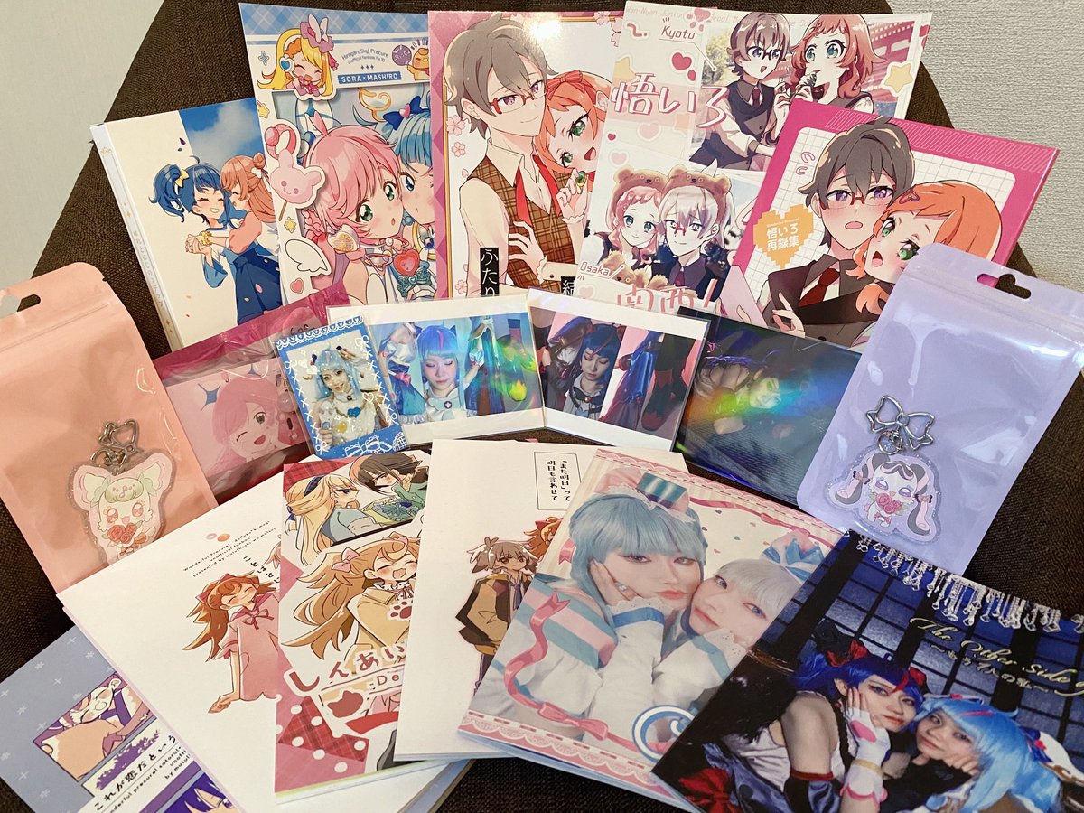 Yukicos_'s tweet photo. 取り急ぎ戦利品𓂃 𓈒𓏸
名刺や差し入れも沢山頂きありがとうございます〜！！即売会楽しすぎる！

#レイフレ大阪 
#レインボーフレーバーOSAKA11 https://t.co/r8UIbfKItj