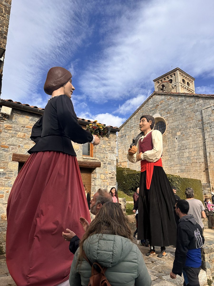 Cercavila amb la colla gegantera de la Vall de Camprodon