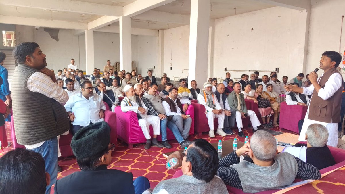 INCUttarPradesh's tweet image. आगरा में बृज जोन उत्तर प्रदेश कांग्रेस कमेटी की महत्वपूर्ण बैठक हुई।

राष्ट्रीय सचिव श्री @AlamTauquirJNU जी ने एटा, फिरोजाबाद, मैनपुरी, अलीगढ़, हाथरस, मथुरा के जिलाध्यक्षों व एसआईआर कॉर्डिनेटरों को संबोधित किया। 

आगरा जिलाध्यक्ष रामनाथ सिकरवार, महानगर अध्यक्ष अमित सिंह जी सहित…