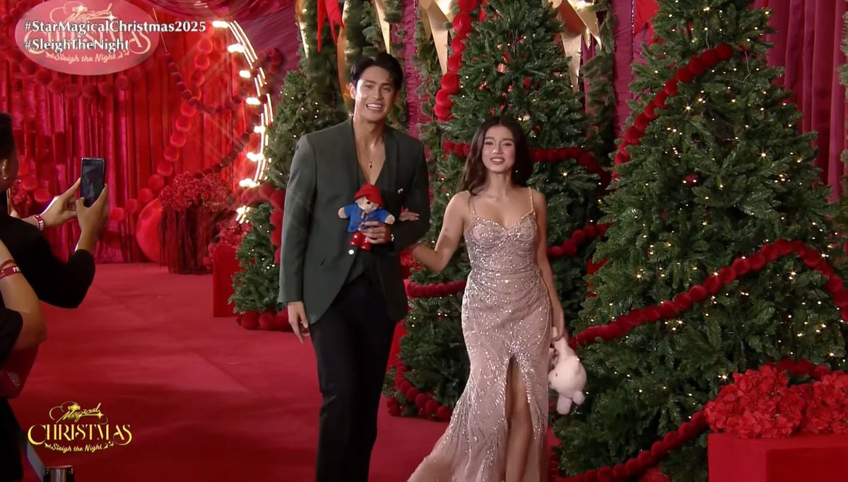 Two hearts, one glow. Christmas never looked this beautiful.

HOLLY JOLLY DONBELLE 

#BelleOfTheSeason 
#DONNYBrightestInTheBall