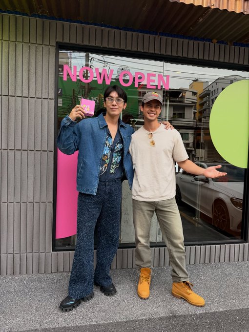 BRMewSuppasit's tweet image. IG kimgoodburn
23/11/2025

🔗instagram.com/p/DRYuzOUgUzH/…

@MSuppasit 
#LoveUSoMatcha 
#MewSuppasit #มิวศุภศิษฏ์ 
#Tul_Pakorn #ตุลย์ภากร 
#MewTul #มิวตุลย์