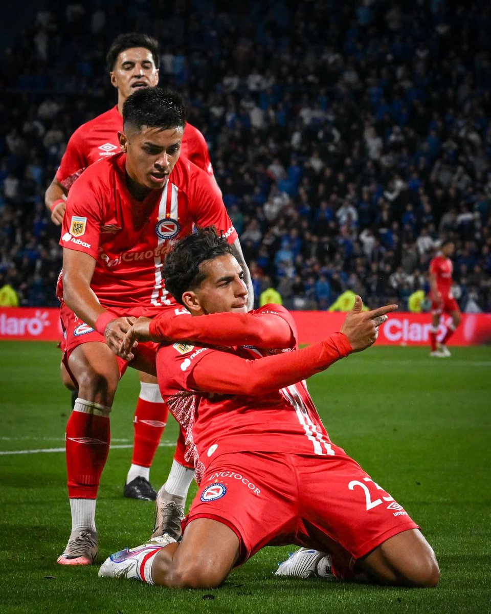 “Soy toro en mi rodeo y torazo en rodeo ajeno” algo así era no <a href="/Hernilopez00/">Hernan Lopez</a>? 😮‍💨