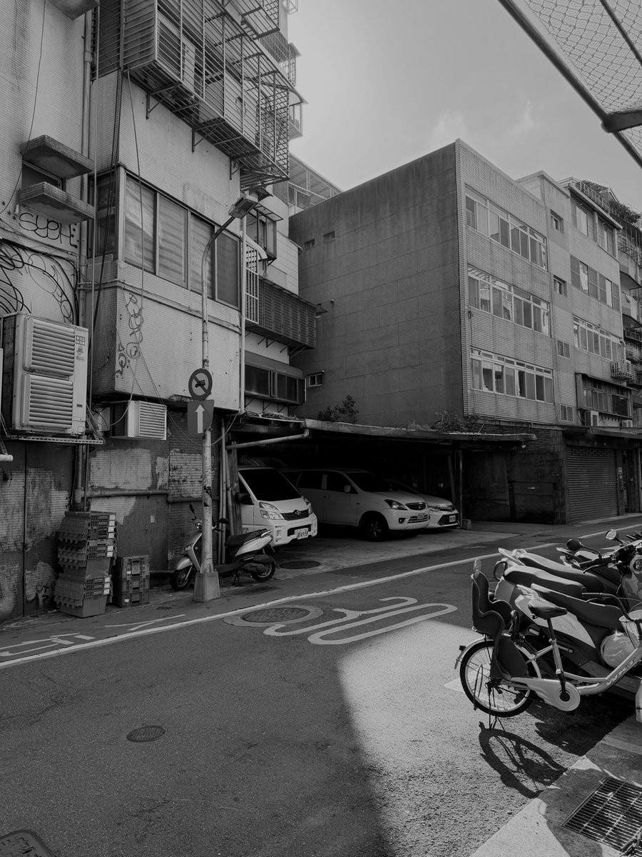 Daan District in monochrome 🖤