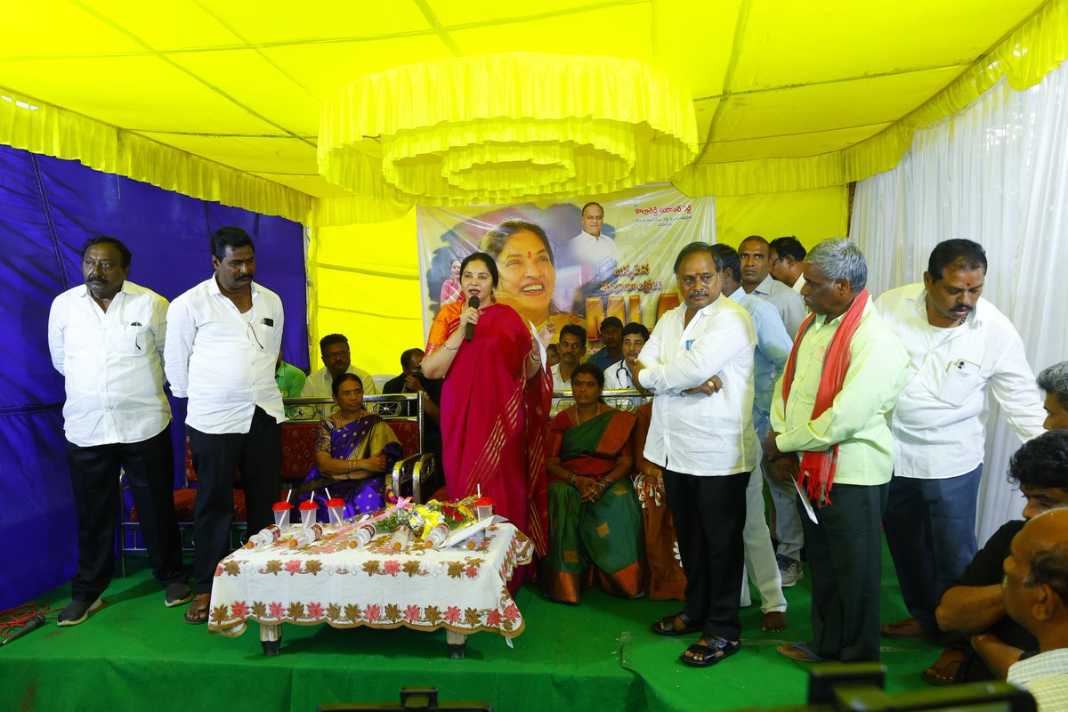 Prashanthi_VPR's tweet image. కూటమి ప్రభుత్వంలో ప్రజల ఆరోగ్య భద్రతకు పెద్దపీట!

ఈరోజు కోవూరు మండలం ఇనమడుగు గ్రామంలో నూతన ప్రాధమిక ఆరోగ్య కేంద్రం (PHC) భవన నిర్మాణానికి శంఖుస్థాపన చేయడం జరిగింది.

ఎంపీ వేమిరెడ్డి ప్రభాకర్ రెడ్డి గారి ప్రత్యేక చొరవతో భారత్ పెట్రోలియం కార్పొరేషన్ (BPCL) ద్వారా ఈ హాస్పిటల్…