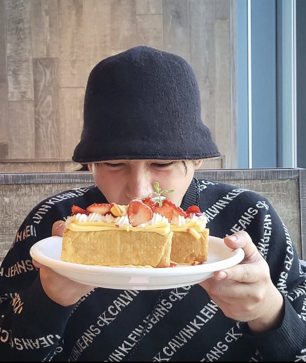 เฮียพิคคร้อบบ คินอร่อย หลับสบาย สุขกาย สบายใจ นะคร้าบ~ คิดถึงๆ น้าา 💕
#เป๊กผลิตโชค
#PeckPaLitChokE