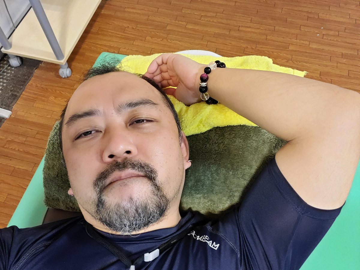 もう10年この週一休み仕事でなれてきれるはずなのに、さすがに１年間の疲れからか、毎年毎年おとずれる
チョー倦怠期❗　
店の運営と管理報告、年末調整、お客さんに来てもらうにはどうすればいいか色々やるとこいっぱいの時期
お客さんにいつも明るいねーっていわれるけど心と身体がぶっ壊れぎみー😖