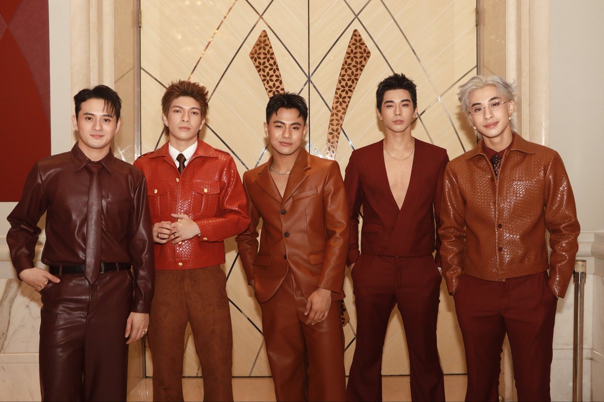 bgyo_ph's tweet image. Dressed sharp and slaying the red carpet at Star Magical Christmas 2025! 🌟

#BGYO #StarMagicalChristmas2025 #SleighTheNight