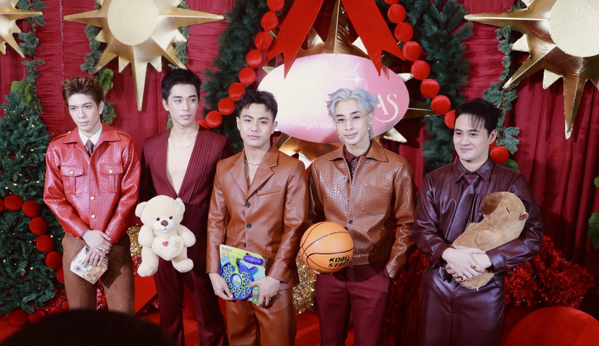 bgyo_ph's tweet image. Dressed sharp and slaying the red carpet at Star Magical Christmas 2025! 🌟

#BGYO #StarMagicalChristmas2025 #SleighTheNight