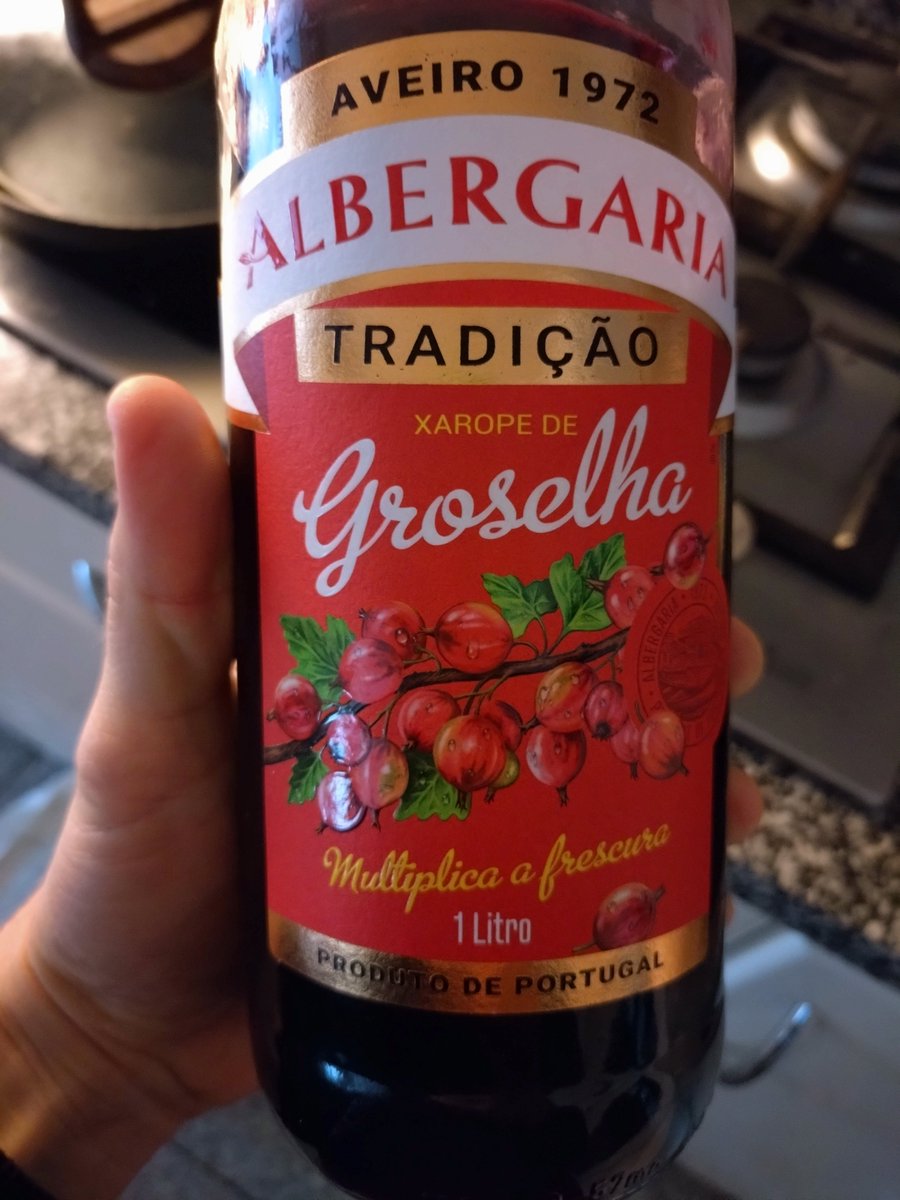 Португальские! Ажуда!

Как это пить?

Явно что-то надо как будто как-то мутить, но я в замешательстве.