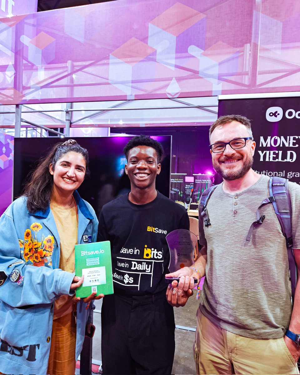 kingmessang_'s tweet image. I flew 20+ hours with a gift and award from @_karlagod, @BorderlessDev, and the team @BitsaveProtocol  to the @OctantApp team.

And they really loved it 😊👌
So Grateful for the experience @EFDevcon