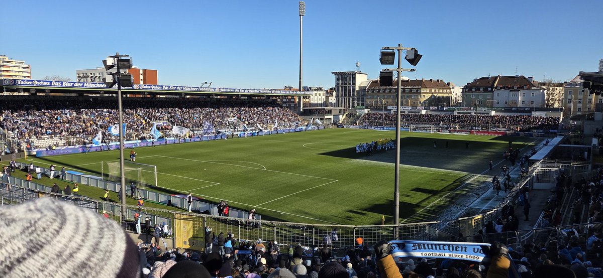 Ste18kil60bel's tweet photo. Die Sonne scheint bei Tag und Nacht #tsv1860 #M60FCS https://t.co/0COYSMVnrG