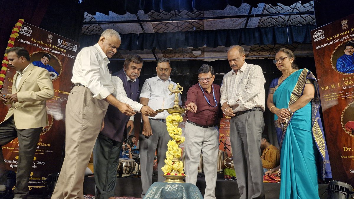 Glimpses of Akashvani Sangeet Sammelan at Mysuru!

#AkashvaniSangeetSammelan

<a href="/MIB_India/">Ministry of Information and Broadcasting</a> <a href="/MinOfCultureGoI/">Ministry of Culture</a> <a href="/airnewsalerts/">All India Radio News</a>