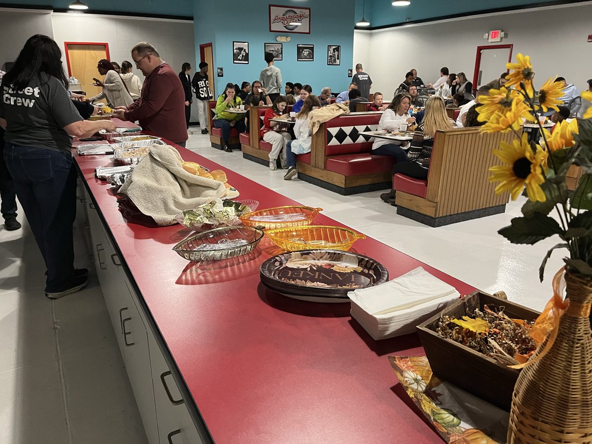 str8st's tweet image. Thankful for the Family Thanksgiving Dinner last night, blessed with amazing leaders/servers as we had 73 attend. We appreciate your continued prayers and encouragement.