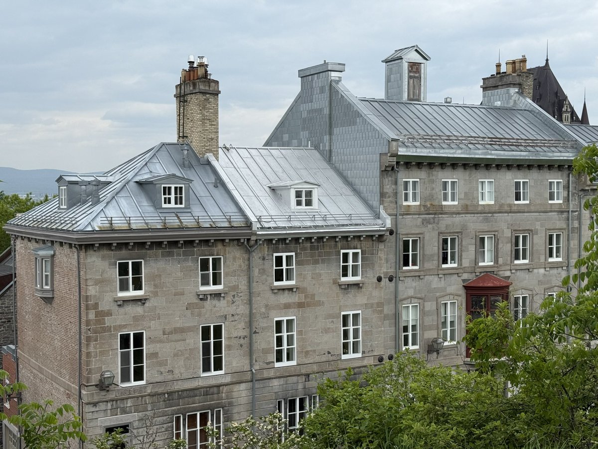 course8cheduler's tweet image. #PMJWeeklyChallenge
@pmj_photos 
#Chimneys 
Québec City 🇨🇦