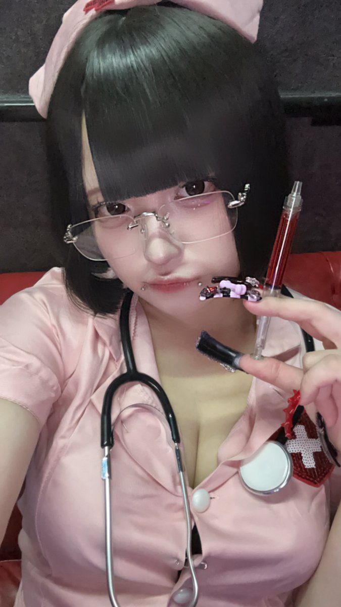 💕22:00〜💕
らいちちゃんにナース服借りたからえろい！みんな来て
#美男美女さんと繋がりたい #美男美女さんとつながりたい #自撮り界隈  #コンカフェ嬢 #コンカフェ営業ください  #コンカフェ大阪 #コンカフェ営業ください #宗右衛門町コンカフェ #コンカフェ