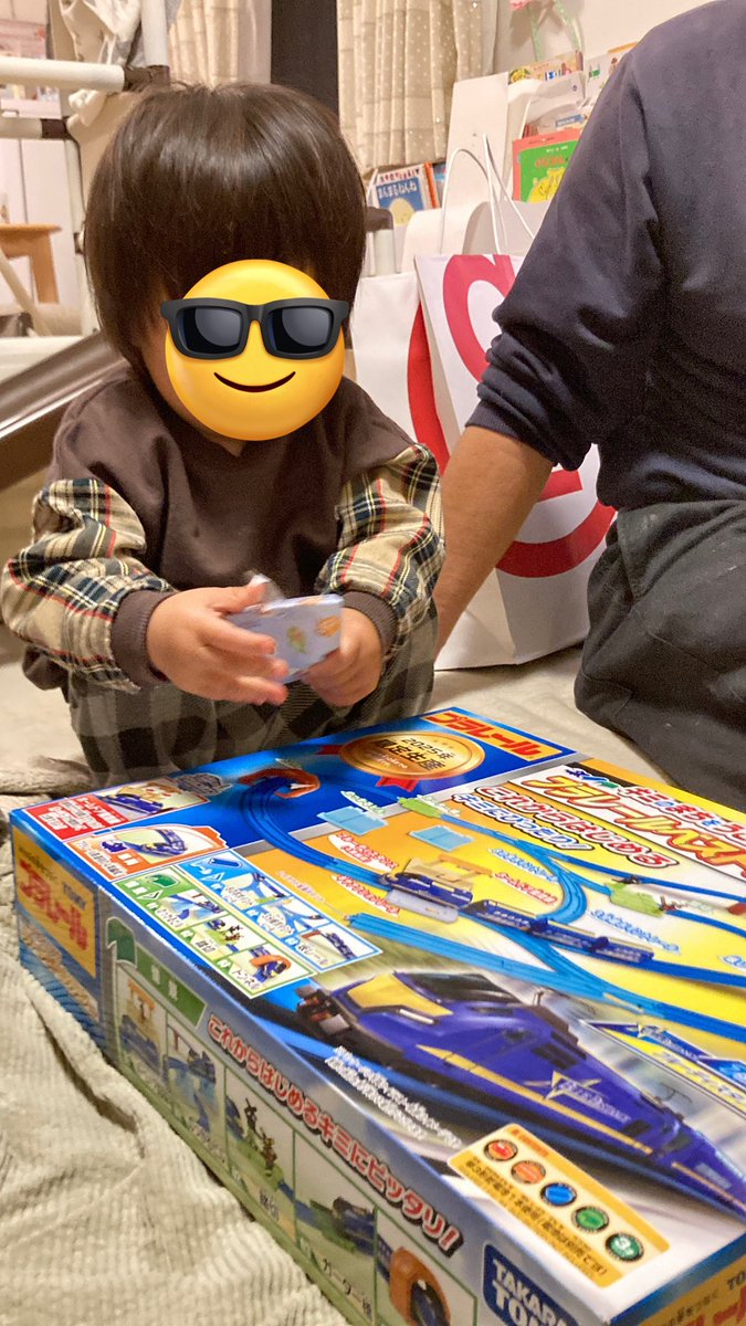 man_owata's tweet image. 昨日は息子の誕生日で、今日誕生会やりました
大好きな乗り物系のプレゼント沢山もらってご満悦