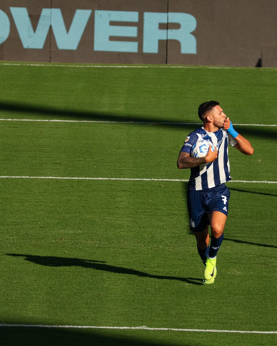 Te cansaste de mí 
Yo me cansé de vos 
Pero cuando nos miramos sabemos que no es verdad