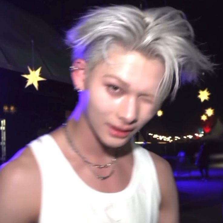 fyzhoon's tweet image. HE'S SO FUCKING FINE IM GONNA KMS