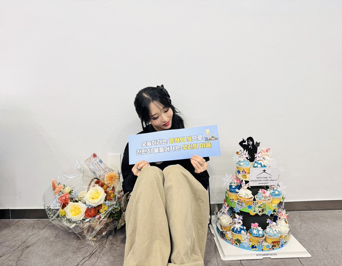 RBW_MAMAMOO's tweet image. [#문별]

문별 (Moon Byul) CONCERT TOUR
[MUSEUM : village of eternal glow]
IN SEOUL - DAY 2 🌠

오늘의 순간들은 꺼지지 않는 불빛처럼
기억과 감정을 오래도록 밝혀주었습니다 🕯️

별이가 만든 마을에 남긴 발자취는
별똥별 덕분에 더 빛나고 특별한 것 같아요 💫

어제도 오늘도 내일도…