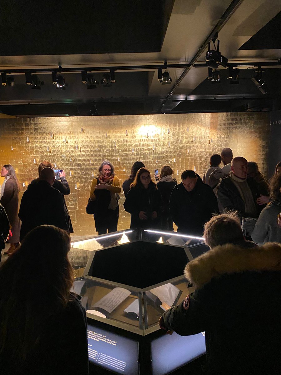 GMothron's tweet image. 𓂀 400 Argenteuillais ont été accueillis à l’@imarabe pour une journée culturelle autour de l’exposition “Le Mystère Cléopâtre” et du film Astérix et Obélix : Mission Cléopâtre. Un beau moment partagé.

🤝 Merci à @jack_lang et aux équipes de l'IMA pour leur engagement.