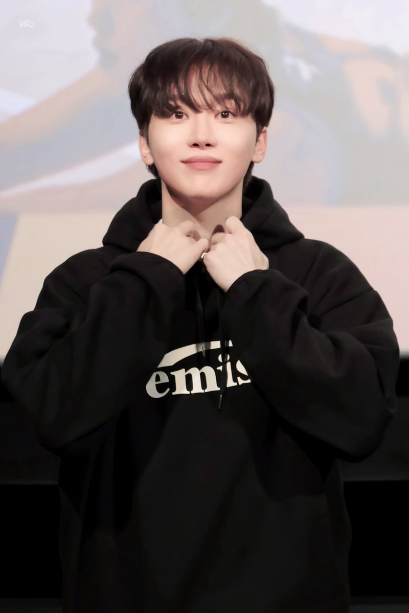 HEO_EightKwan's tweet image. 251123 원더독스 무대인사

#부승관 #승관 
#スングァン  #夫胜宽 
#SEUNGKWAN 
#세븐틴
#seventeen