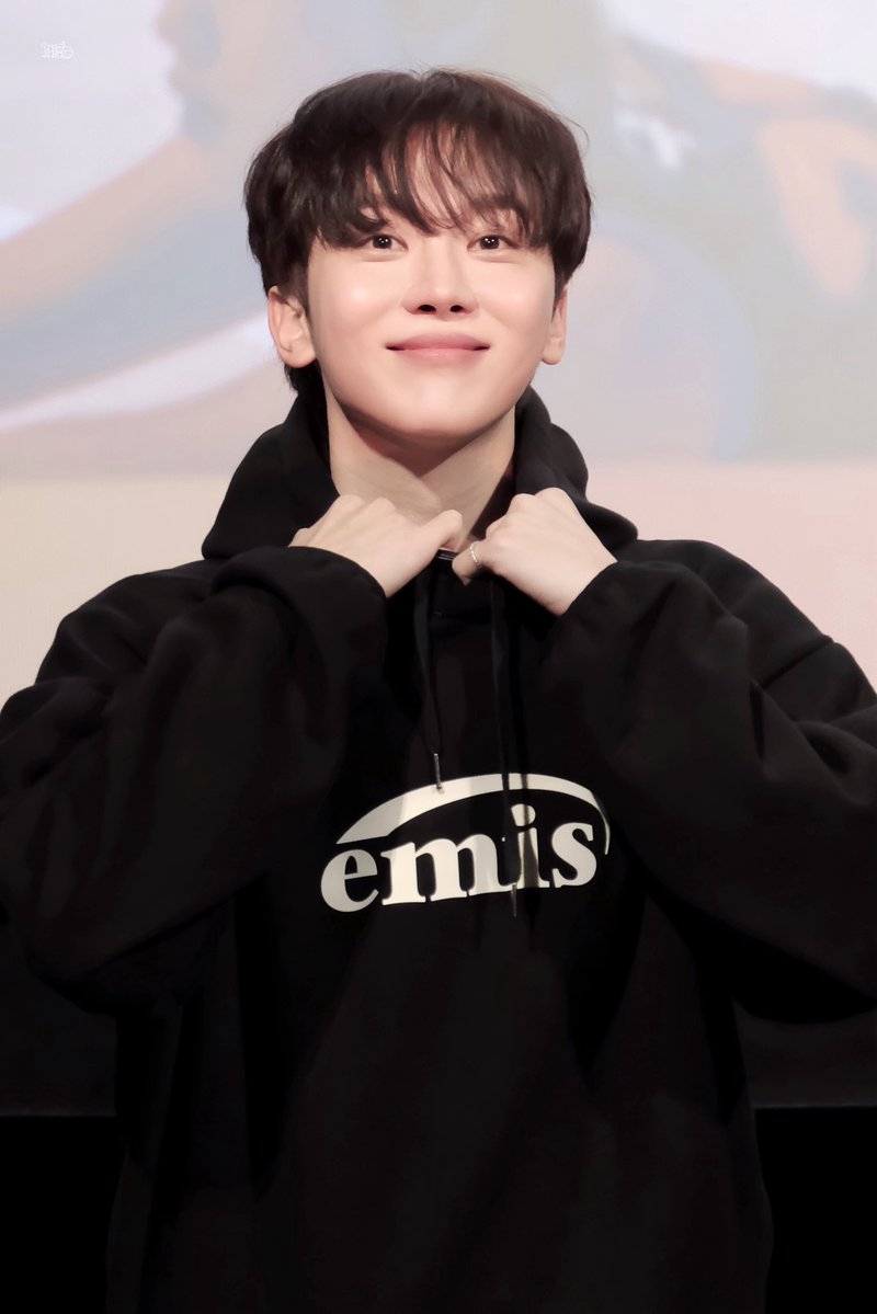 HEO_EightKwan's tweet image. 251123 원더독스 무대인사

#부승관 #승관 
#スングァン  #夫胜宽 
#SEUNGKWAN 
#세븐틴
#seventeen