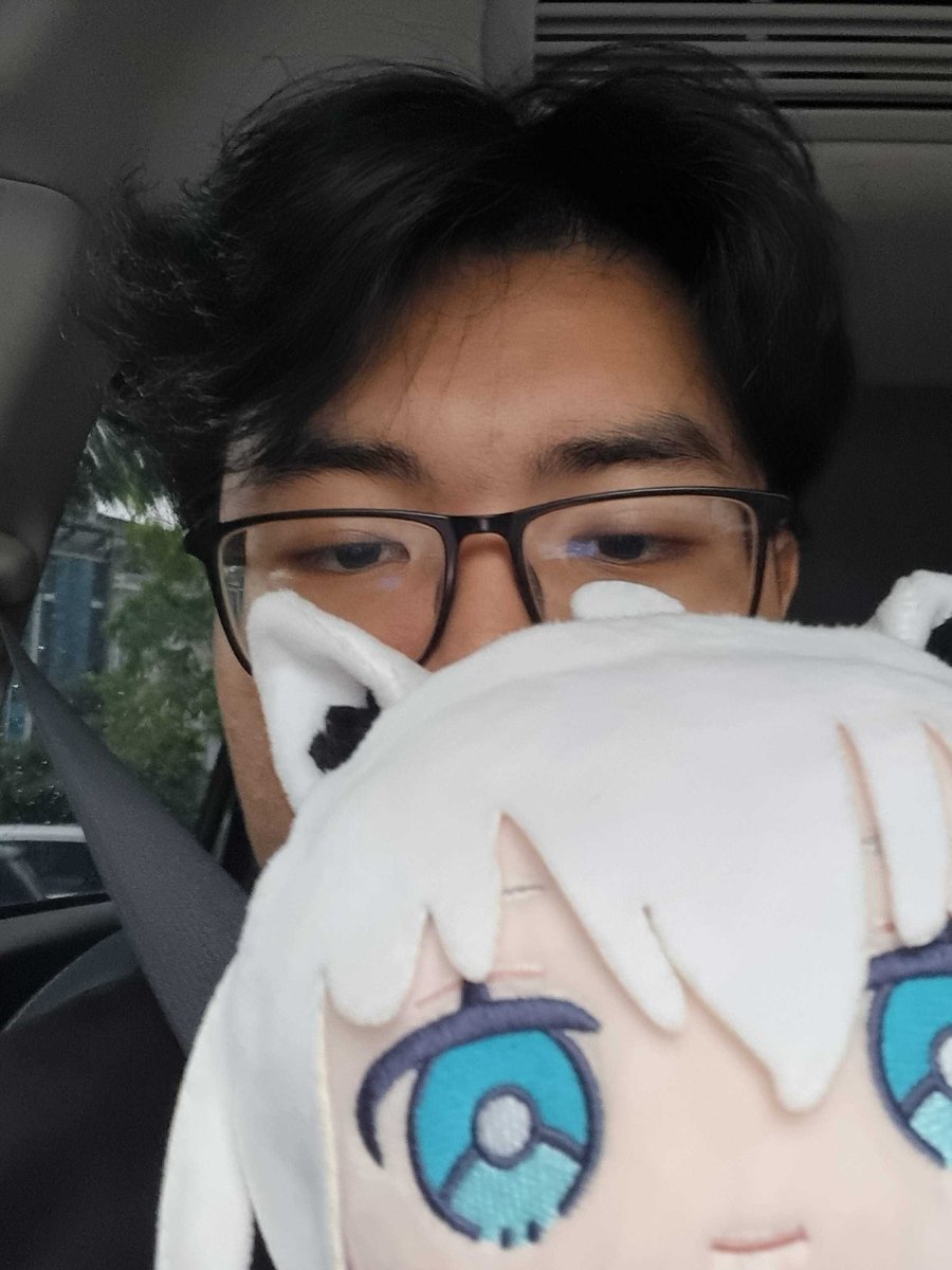 Fyen03's tweet photo. cosplay                 vs              daily https://t.co/xhMXmm7kWs
