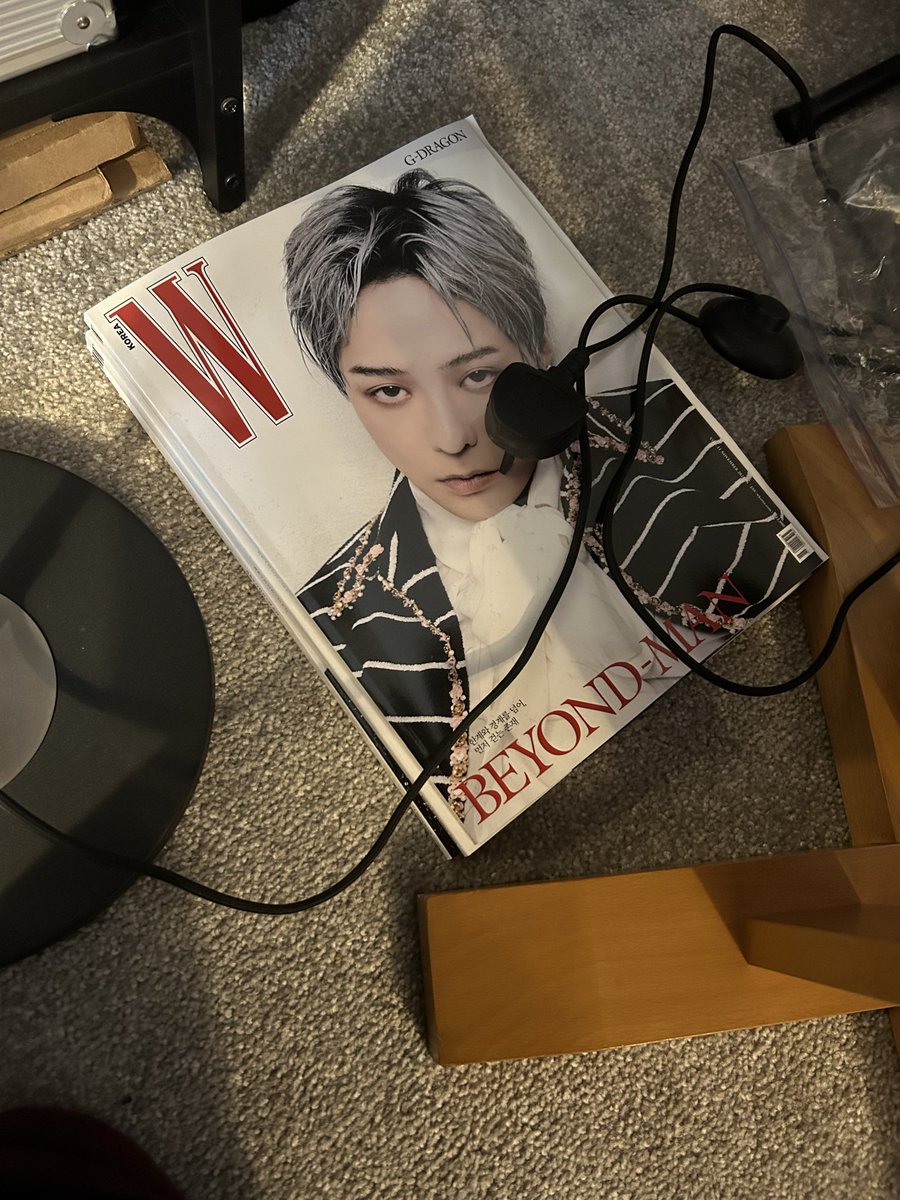 itsgdbaby's tweet image. my bf put a plug on top of gd and when i asked him why he said it’s cos he’s got the power the power power