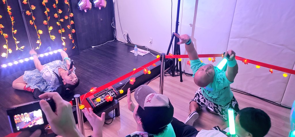 shimibous202's tweet image. 2025.11.23(日)　#ひとにゃん 定期公演　『UHHD集会 vol.23』ZipBASE駒込へ
『世界イチHAPPY BIRTHDAY!!』で、
11月生誕の方々をお祝い🎂
レアなバラード曲もあり
『君がいたから(piano ver.)』凄く良かったし歌われてないのが、勿体なく思った‼️ラストは『光の歌』で回って楽しかった🎵😁#鈴音ひとみ