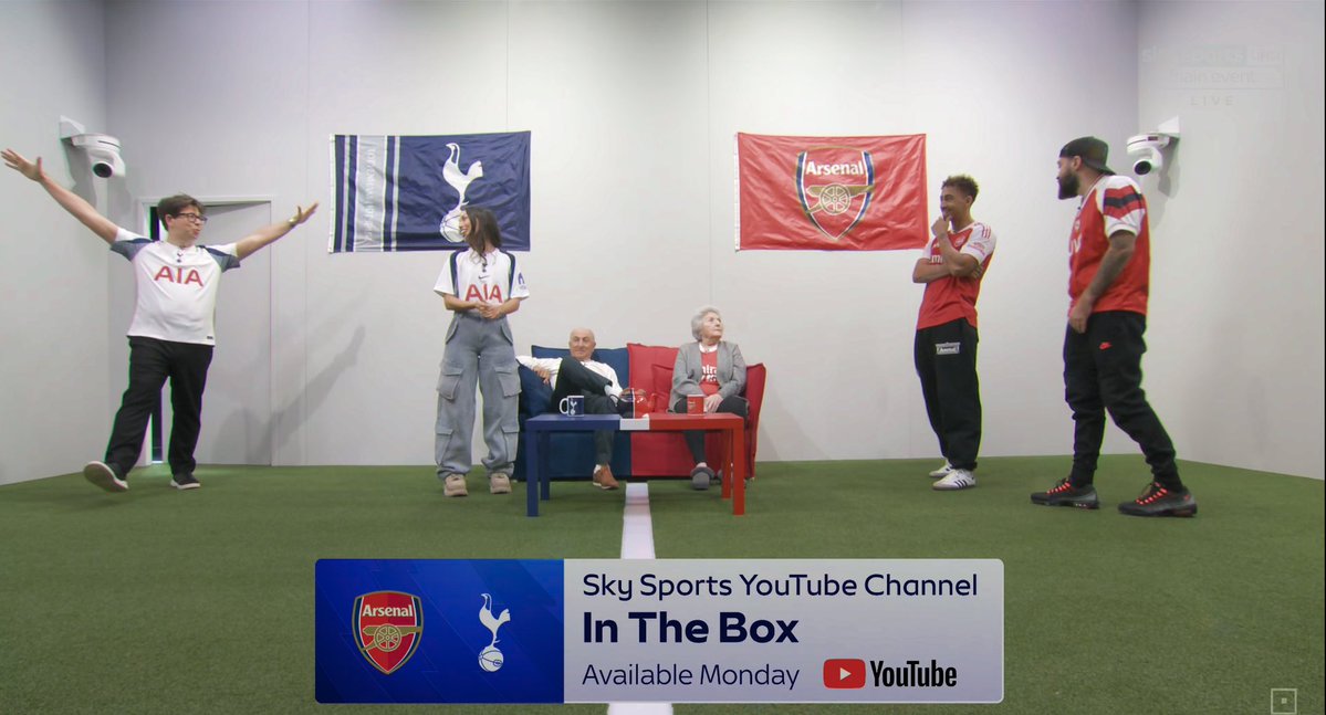 StokeyyG2's tweet image. Sky Sports have introduced ‘In The Box’ where 4 fans from each team are trapped in a box, cut out from the outside world and will just be dripfed information throughout the game, not knowing the score until full time.

Michael McIntyre and ChrisMD are on it this week.