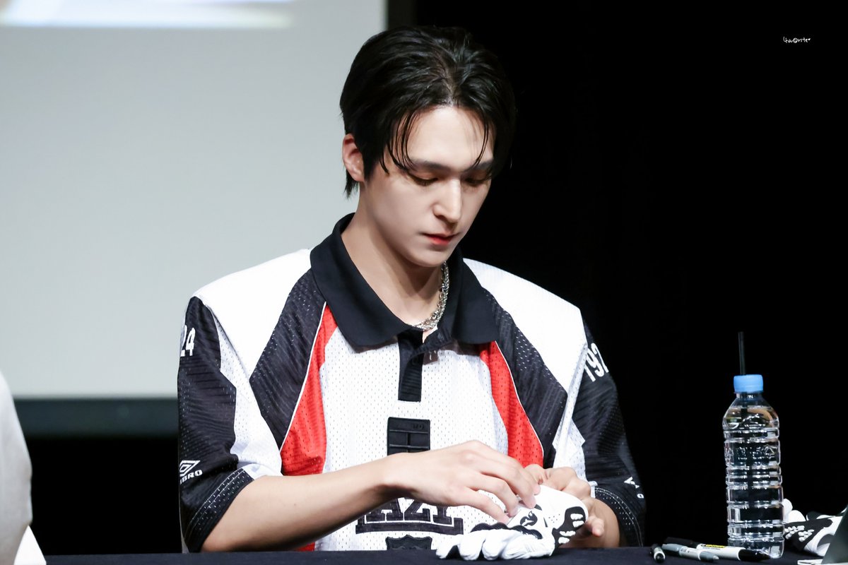 4avorite_HL's tweet image. 250509 휀걸과의 만남을 준비하는 자세

#하이라이트 #HIGHLIGHT #비스트 #BEAST
#손동운 #SONDONGWOON