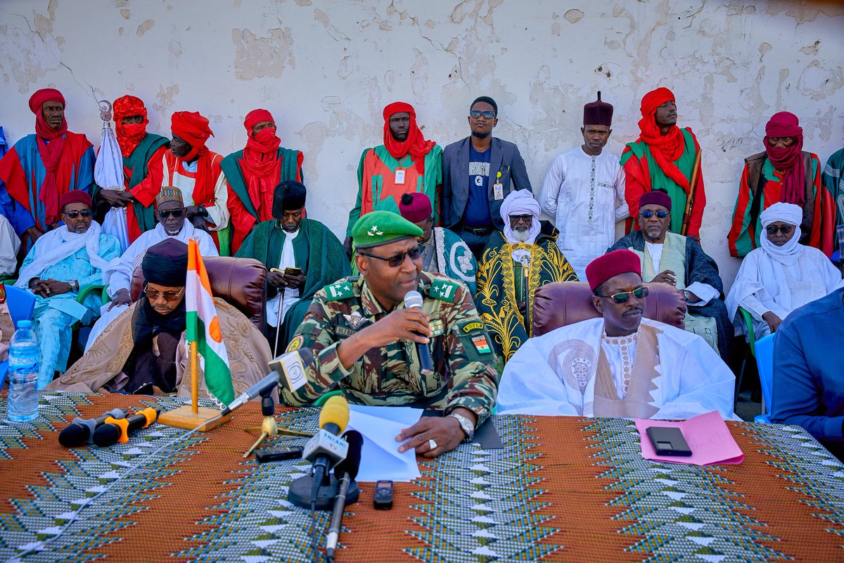 Nous sommes profondément honorés et ravis de l'élection de notre nouveau chef de canton.De Komadougou Sa victoire est le fruit de son dévouement et de sa vision pour notre région. Nous attendons avec impatience son investiture.