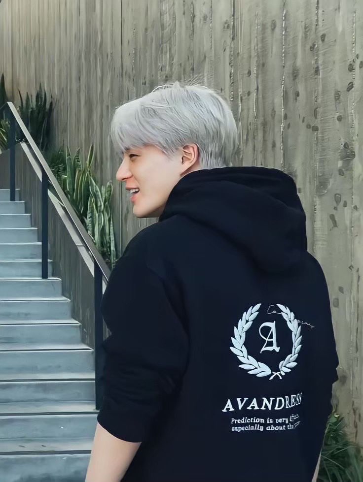 koffwhitesecond's tweet photo. AVANDRESS HOODIE ☆ แบบที่เจโน่ใส่ สีดำงานแรร์หายาก ผ้าหนานุ่มสวยมาก เชือกแทนนะคะ 9.5/10

♡ อก52 ยาว28
♡ 660 บาท รวมส่ง

#สเวตเตอร์เกาหลี #ส่งต่อเสื้อผ้า #ไอดอลใส่ #ส่งต่อเสื้อผ้ามือสอง #ฮู้ดมือสอง #ส่งต่อstylist #NCTDREAM #พรีออเดอร์เกาหลี #เสื้อยืดเกาหลี #avandress https://t.co/AtawckanLp