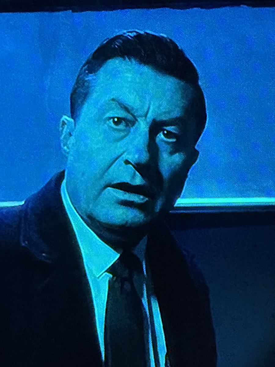 Nolur biri cevap versin. Bu adam kim ve neden her dizide oynuyo
#sekizinciaile