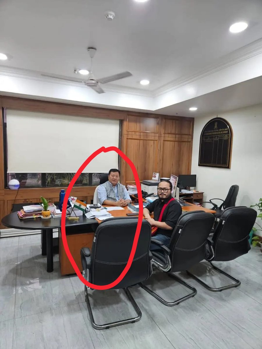 The story of a chin kuki Indian govt officer "James Singson", Commissioner of Income Tax posted in Guwahati.
He is seen casually interacting with a wanted criminal 'Paojakhup Guite' who calls for 'Genocide of Meiteis'. Only they know what they conspired in their meeting.
This is