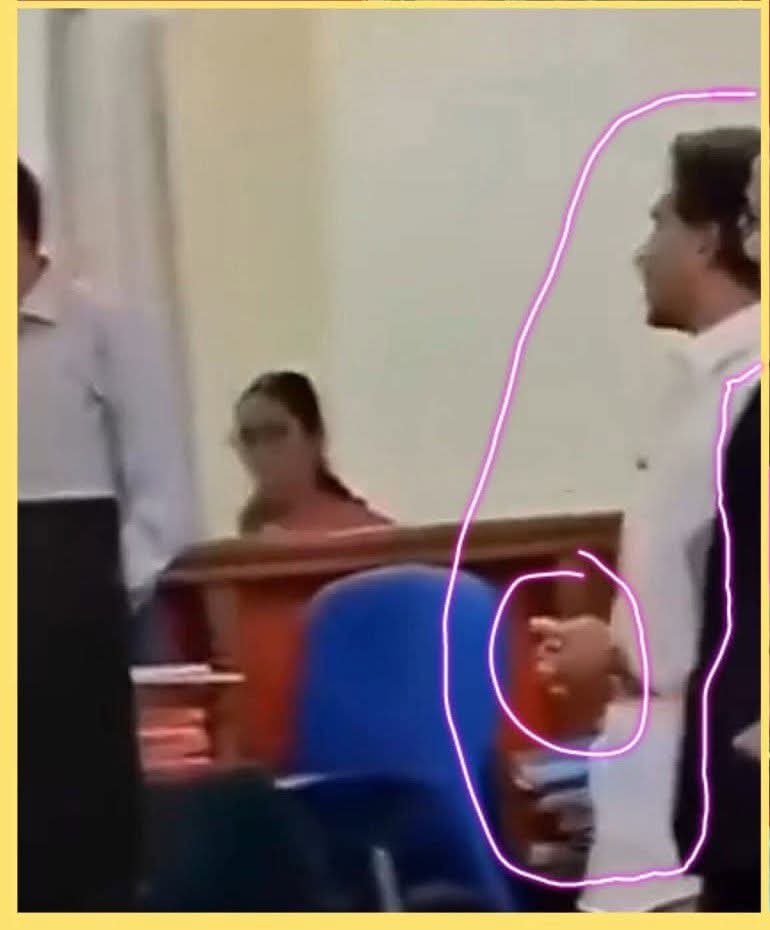 mountyhabab's tweet image. రప్పా రప్పా ( బయట )

ఈ చేతులు పిసుకుడేందప్పా ( జడ్జి గారి ముందు )