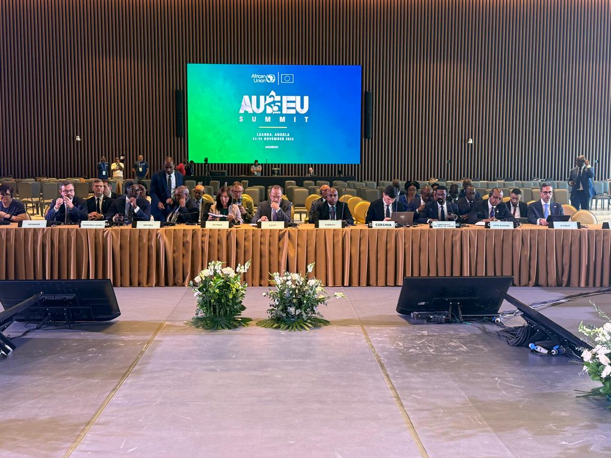 _AfricanUnion's tweet image. In Luanda, AU &amp;amp; EU Senior Officials launched preparations for #AUEU25, examining the Joint Monitoring Report of the 6th Summit and the draft Declaration for the 7th Summit. Their recommendations will inform leaders’ discussions on 24–25 Nov.