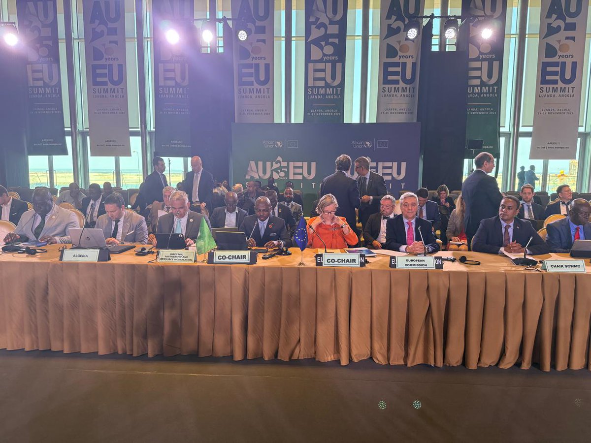 _AfricanUnion's tweet image. In Luanda, AU &amp;amp; EU Senior Officials launched preparations for #AUEU25, examining the Joint Monitoring Report of the 6th Summit and the draft Declaration for the 7th Summit. Their recommendations will inform leaders’ discussions on 24–25 Nov.
