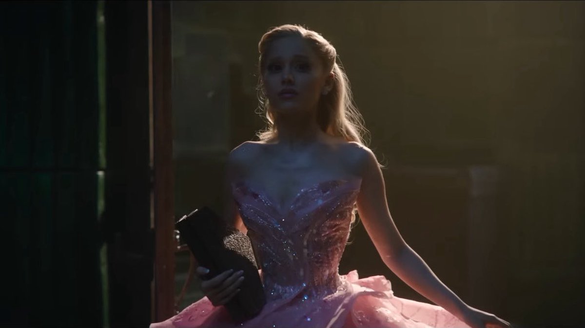 merax4s's tweet image. “i find the artifacts, cried over a hat, cursed the space that i needed”