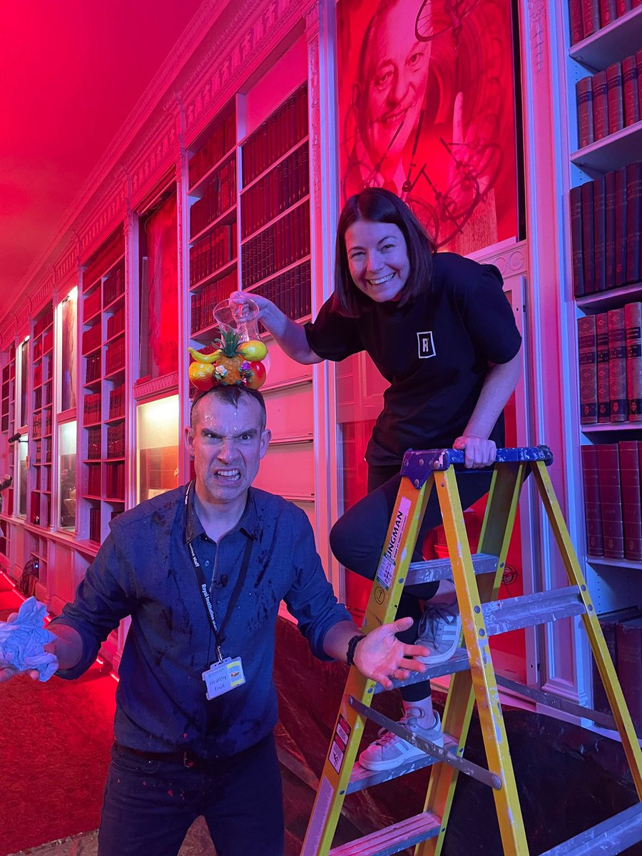 DrJoScience's tweet image. You can watch @DoctorChrisVT’s @Ri_Science #XmasLectures on #TheTruthAboutFood for a fascinating intro into the #UPF topic (as well as reading Chris’ book #UltraProcessedPeople) - and you may also spot a glimpse or two of Dr Jo! rigb.org/christmas-lect…