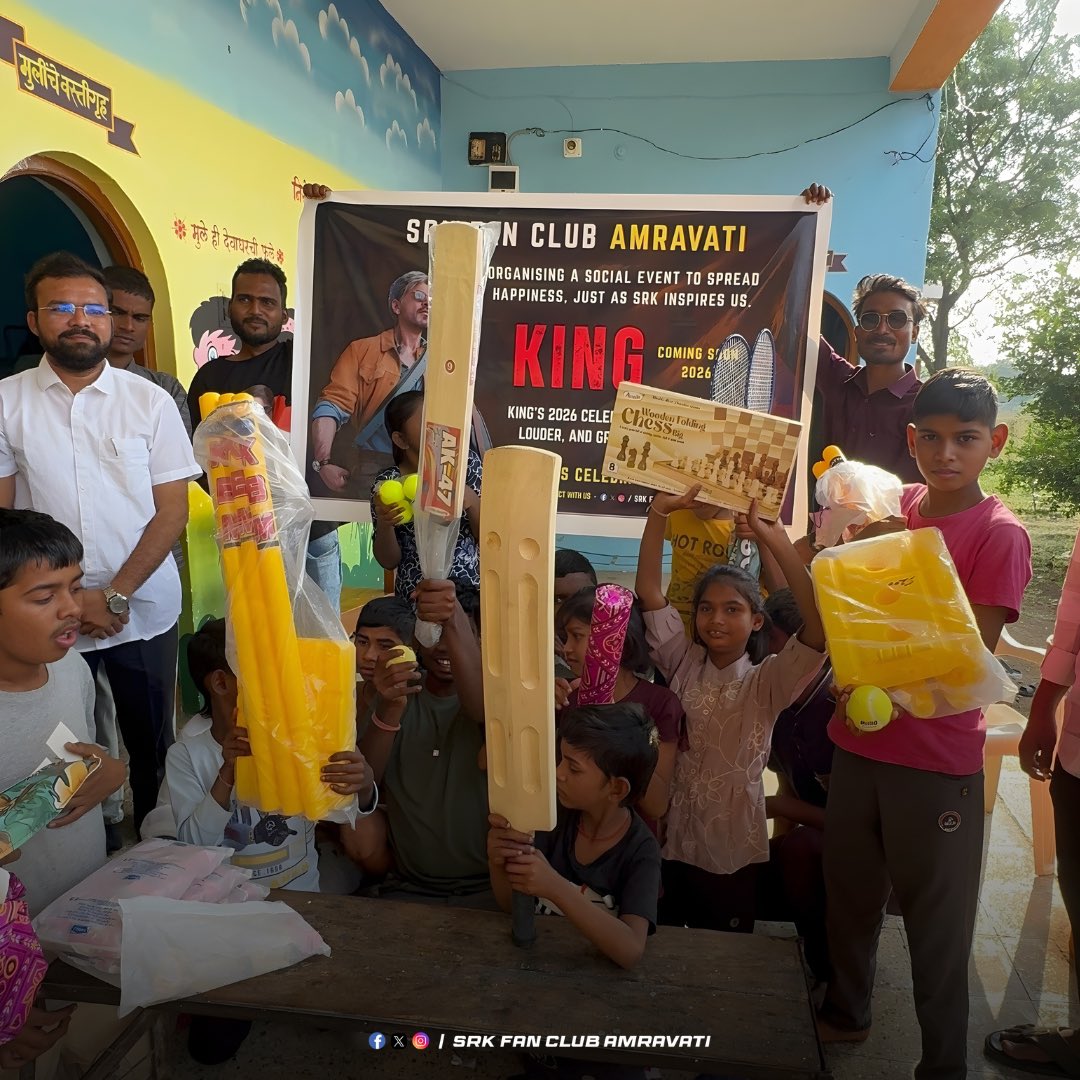 SRKfcamravati's tweet photo. As SRK Sir says to us, do good work and spread happiness, we did our part today. 😊
The kids’ smiles made everything worth it.
Feeling blessed and happy.. ❤️

#SRK #King #Amravati https://t.co/HMhIMgUzrb